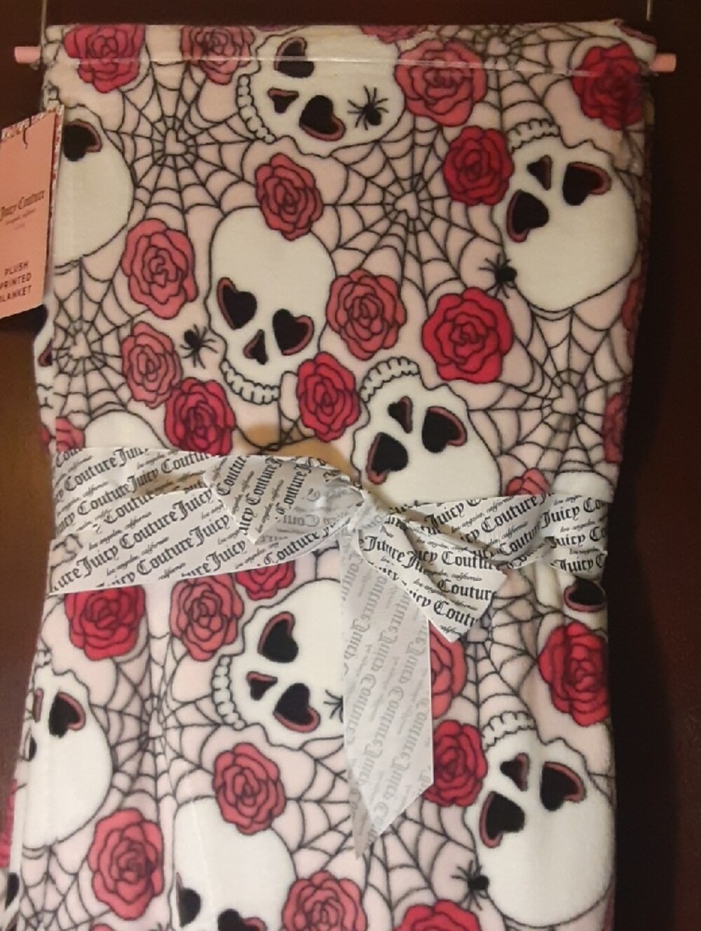 Pink Juicy Couture Plush Blanket with white Skulls & Pink Roses - Picture 7 of 8